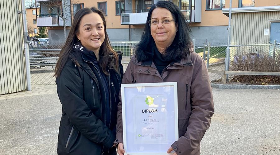 Josefin Englund, förskollärare och hygienombud och biträdande rektor Monia Löhman.