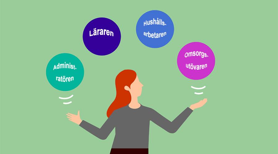 En kvinna jonglerar med fyra klot.