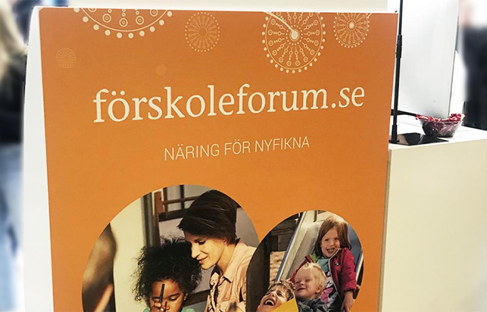 Detaljbild från en utställning för Förskoleforum.